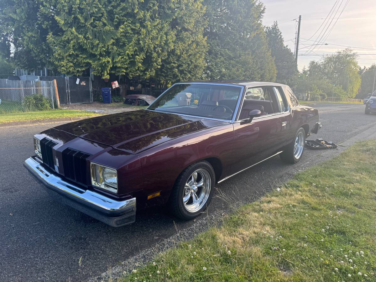 Oldsmobile-cutlass-supreme-brougham-1979-red-14