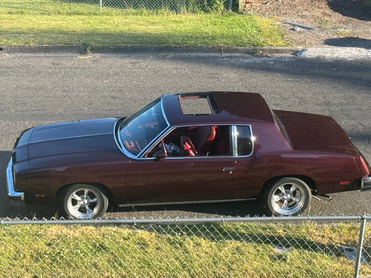 Oldsmobile-cutlass-supreme-brougham-1979-red-16