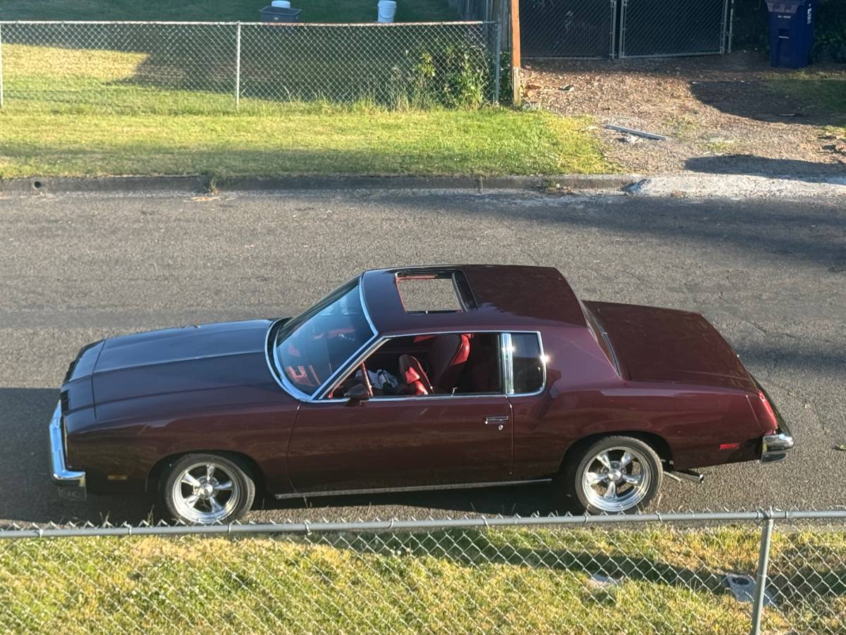 Oldsmobile-cutlass-supreme-brougham-1979-red-17