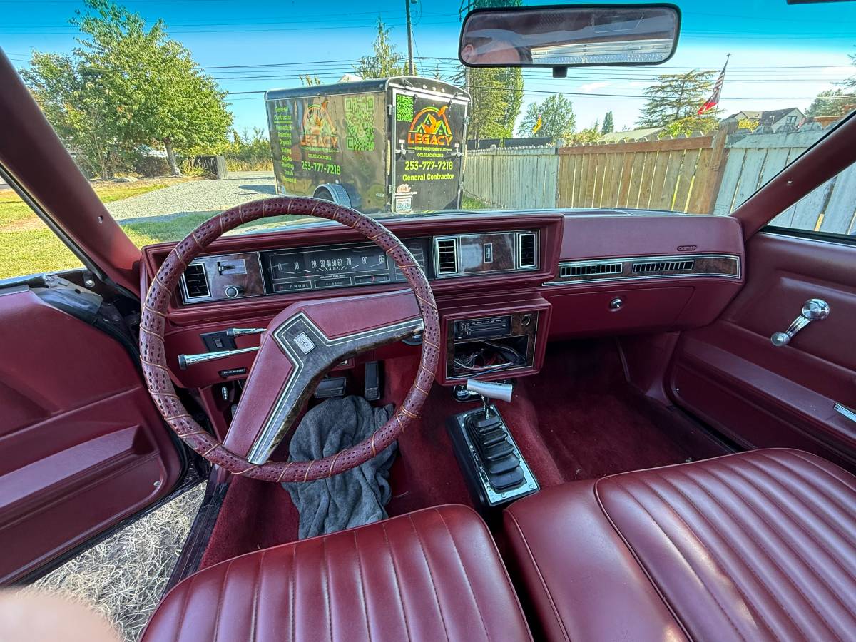 Oldsmobile-cutlass-supreme-brougham-1979-red-19