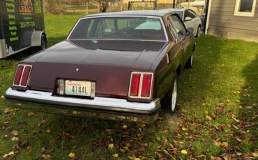 Oldsmobile-cutlass-supreme-brougham-1979-red-2