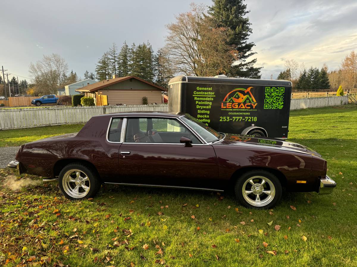 Oldsmobile-cutlass-supreme-brougham-1979-red-8