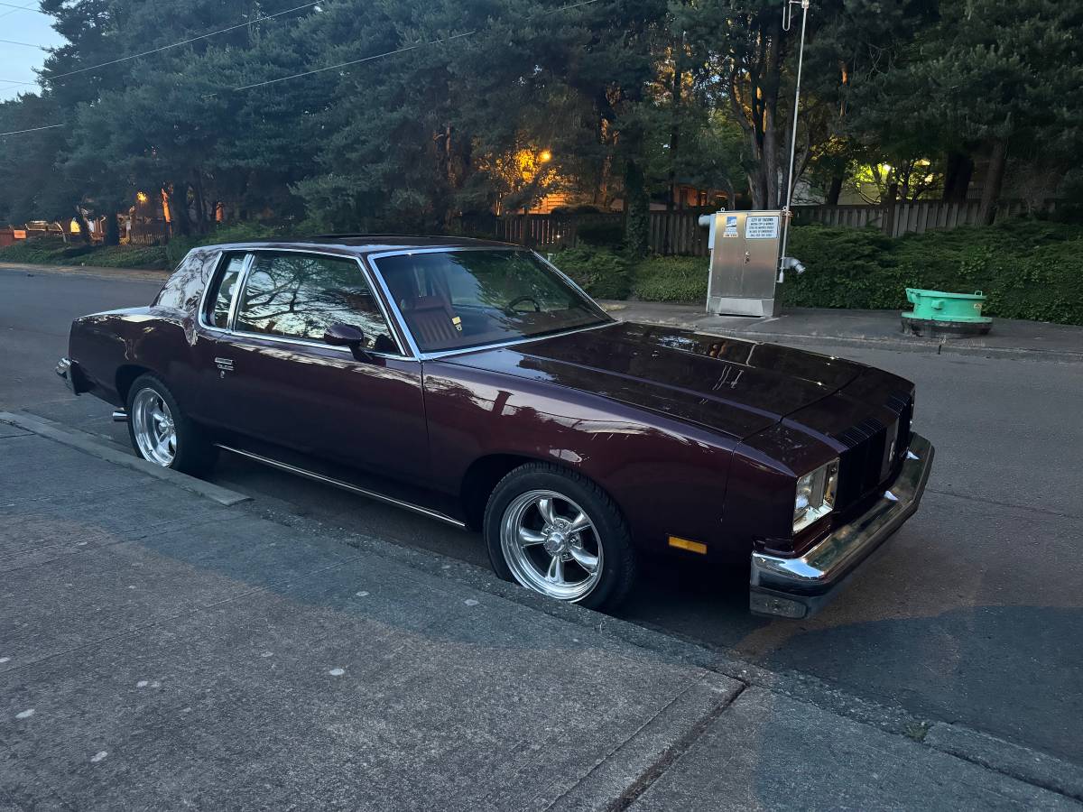 Oldsmobile-cutlass-supreme-brougham-1979-red-9