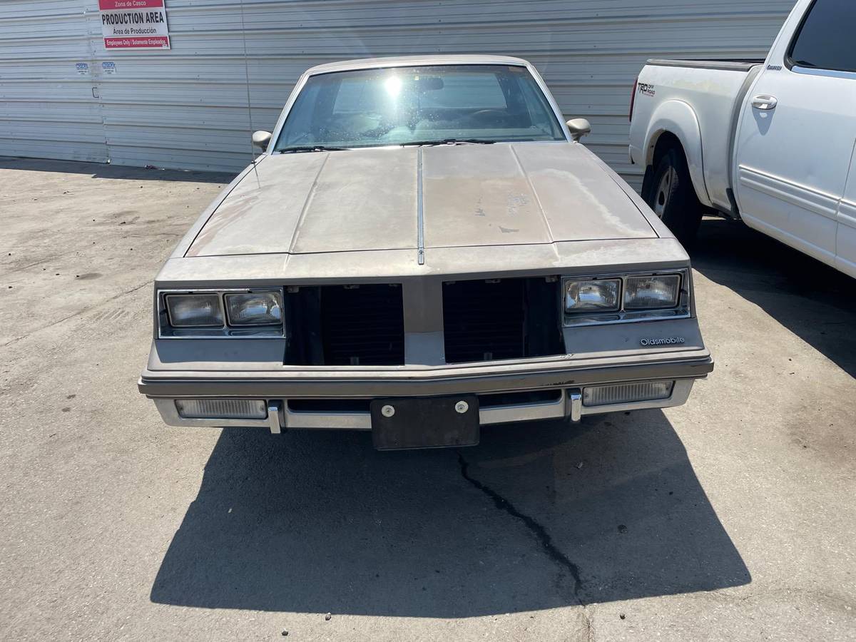 Oldsmobile-cutlass-supreme-brougham-1984-1