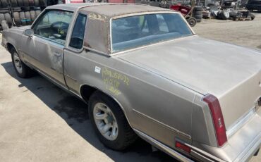 Oldsmobile-cutlass-supreme-brougham-1984-2