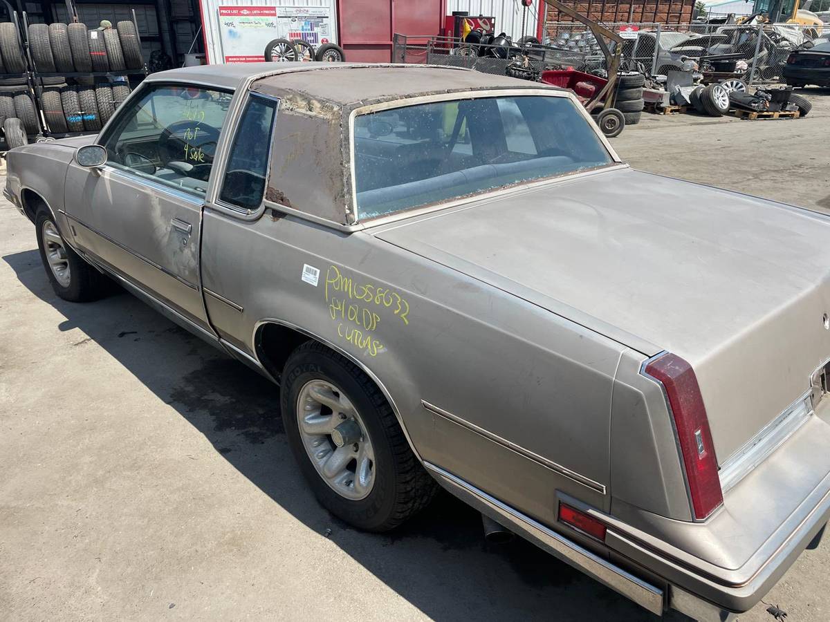 Oldsmobile-cutlass-supreme-brougham-1984-2