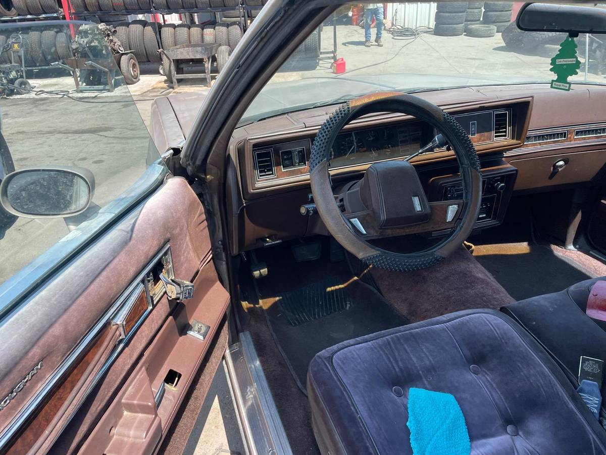 Oldsmobile-cutlass-supreme-brougham-1984-3