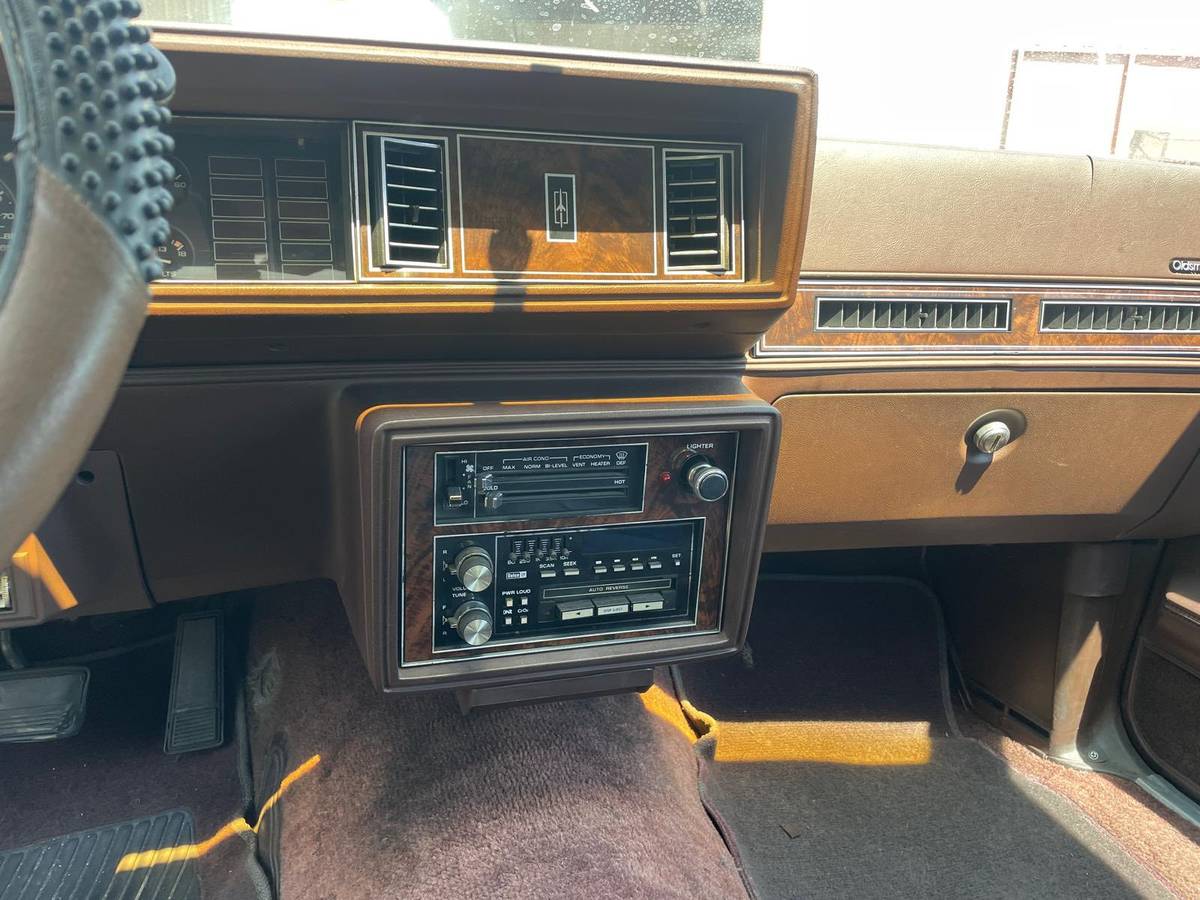 Oldsmobile-cutlass-supreme-brougham-1984-5