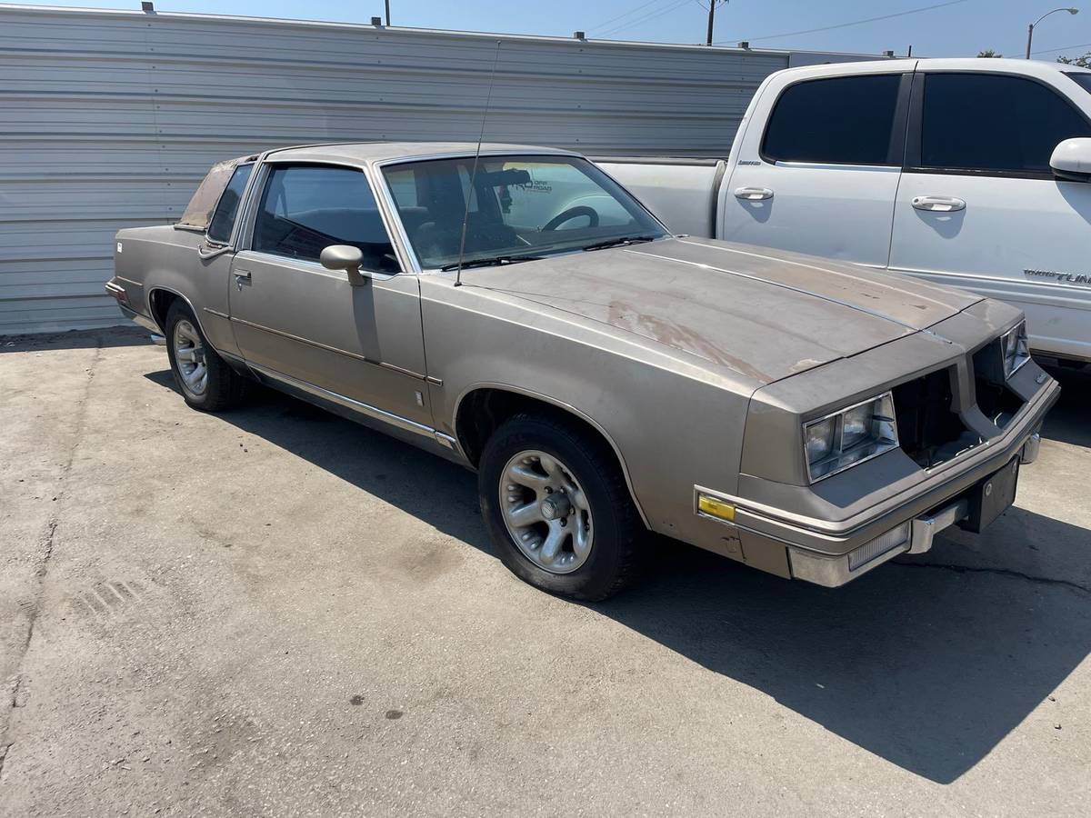 Oldsmobile-cutlass-supreme-brougham-1984