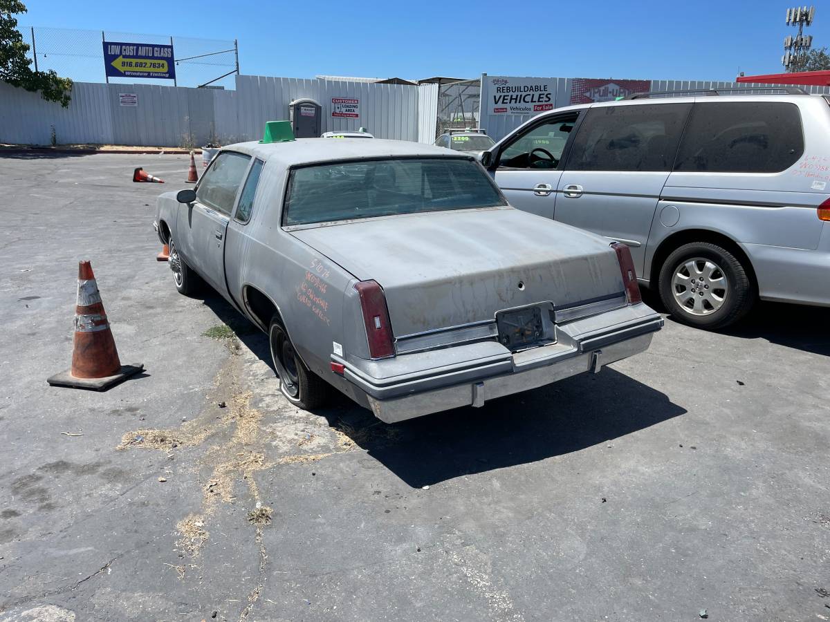 Oldsmobile-cutlass-supreme-brougham-1986-grey-2
