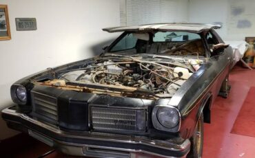 Oldsmobile-cutlass-w30-1975-black-2