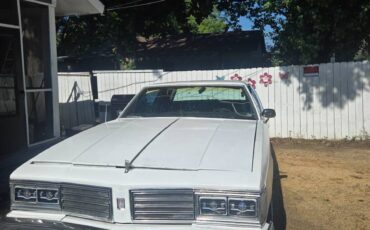 Oldsmobile-delta-88-1983-1