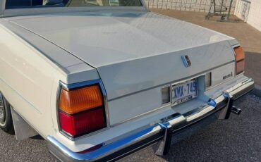Oldsmobile-delta-88-1984-white-15