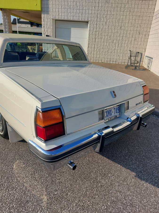 Oldsmobile-delta-88-1984-white-15