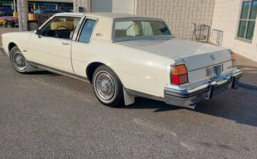 Oldsmobile-delta-88-1984-white-16