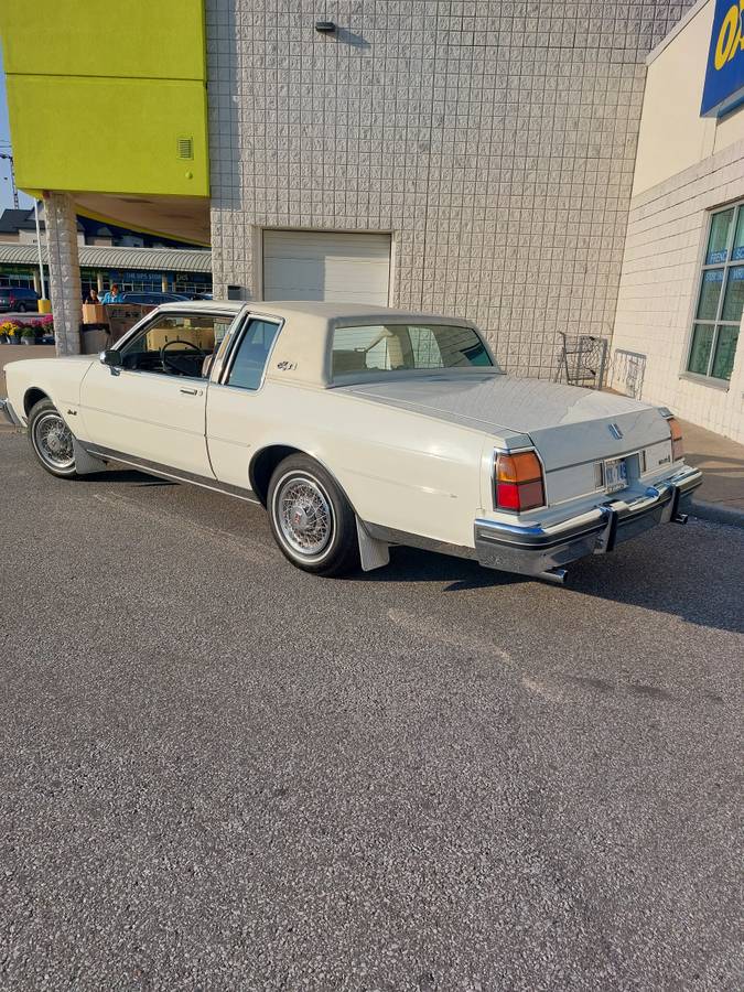 Oldsmobile-delta-88-1984-white-16