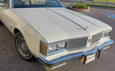 Oldsmobile-delta-88-1984-white-3