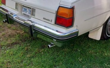 Oldsmobile-delta-88-1984-white-4