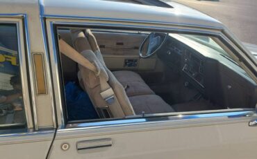 Oldsmobile-delta-88-1984-white-5