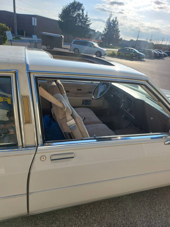 Oldsmobile-delta-88-1984-white-5