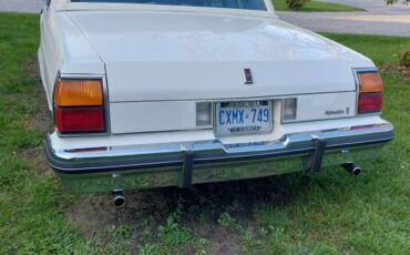 Oldsmobile-delta-88-1984-white-7