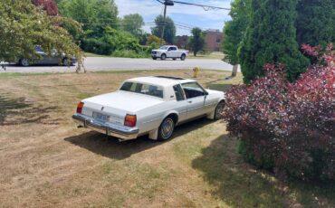Oldsmobile-delta-88-1984-white-9