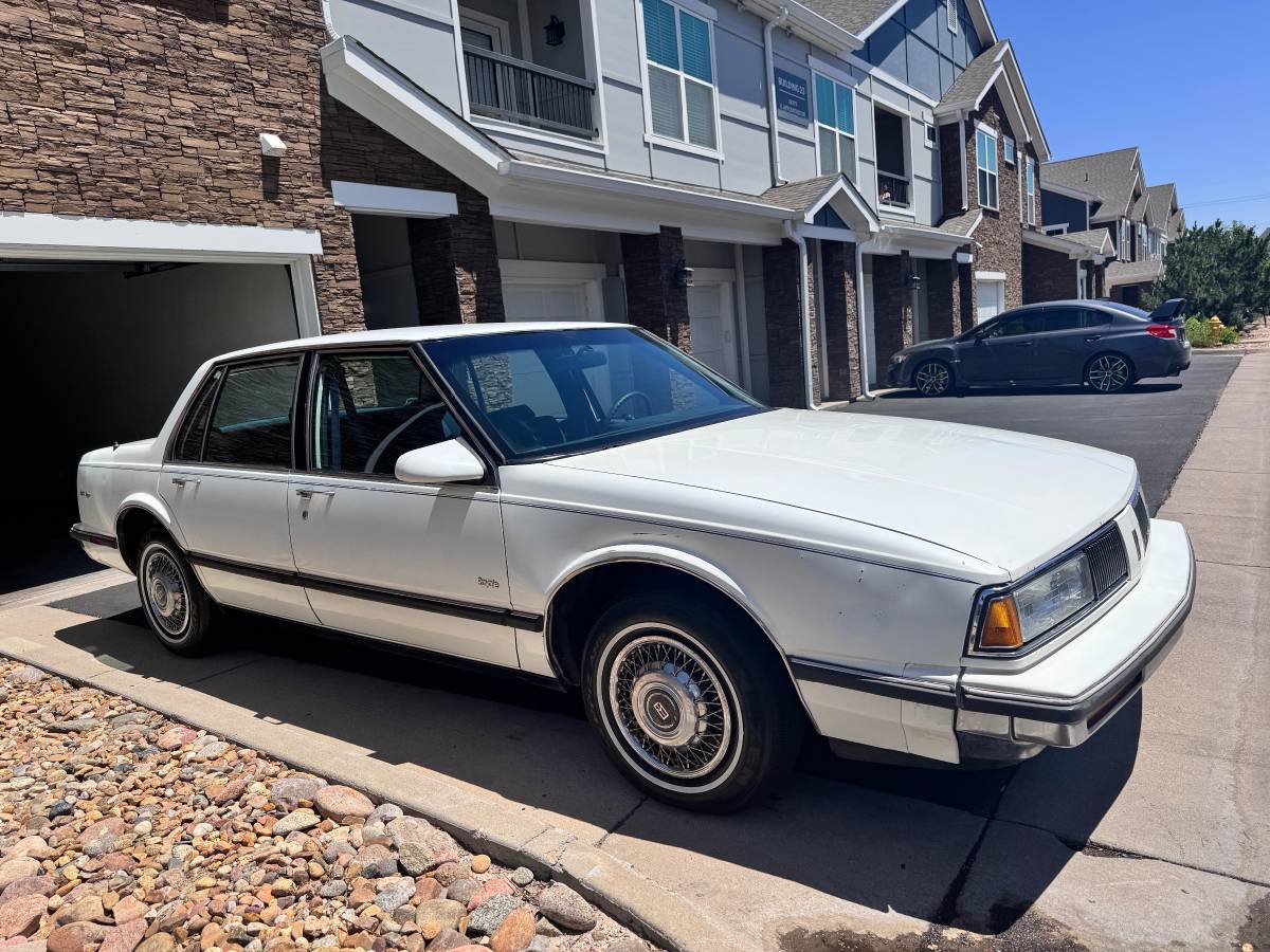 Oldsmobile-delta-88-1989-1