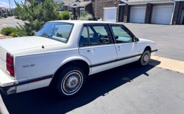 Oldsmobile-delta-88-1989-2