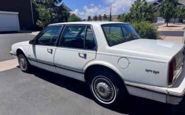 Oldsmobile-delta-88-1989-3