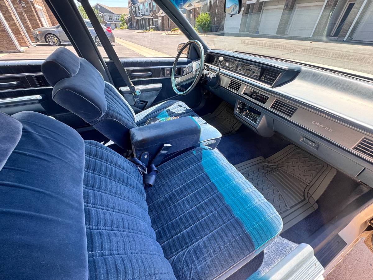 Oldsmobile-delta-88-1989-4