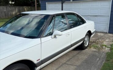 Oldsmobile-delta-88-1995-white-1