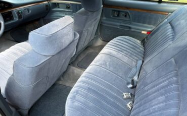 Oldsmobile-delta-88-1995-white-5