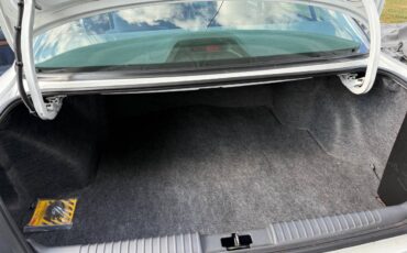 Oldsmobile-delta-88-1995-white-6