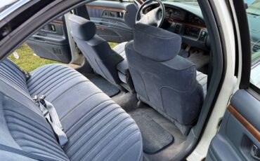Oldsmobile-delta-88-1995-white-7
