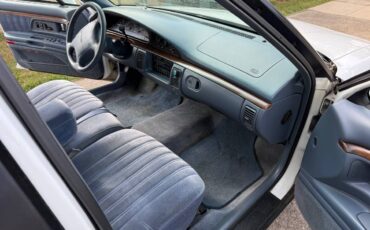 Oldsmobile-delta-88-1995-white-8