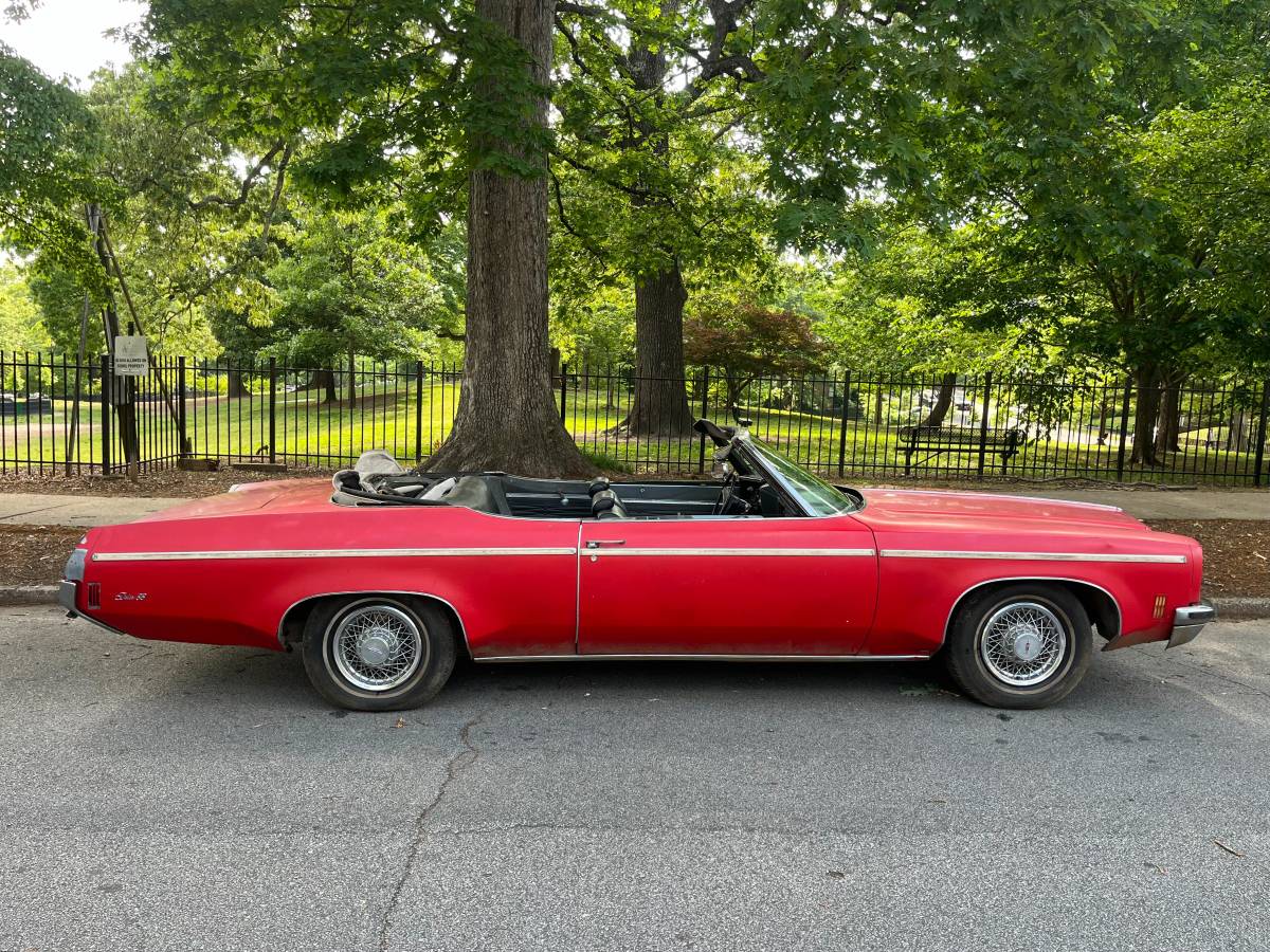 Oldsmobile-delta-88-convertible-1972-red-11