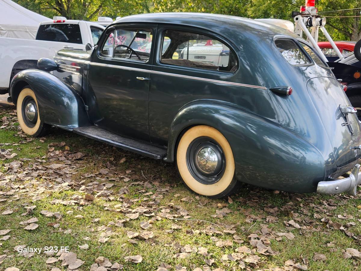 Oldsmobile-f3-dr.-coupe-1937-grey-12