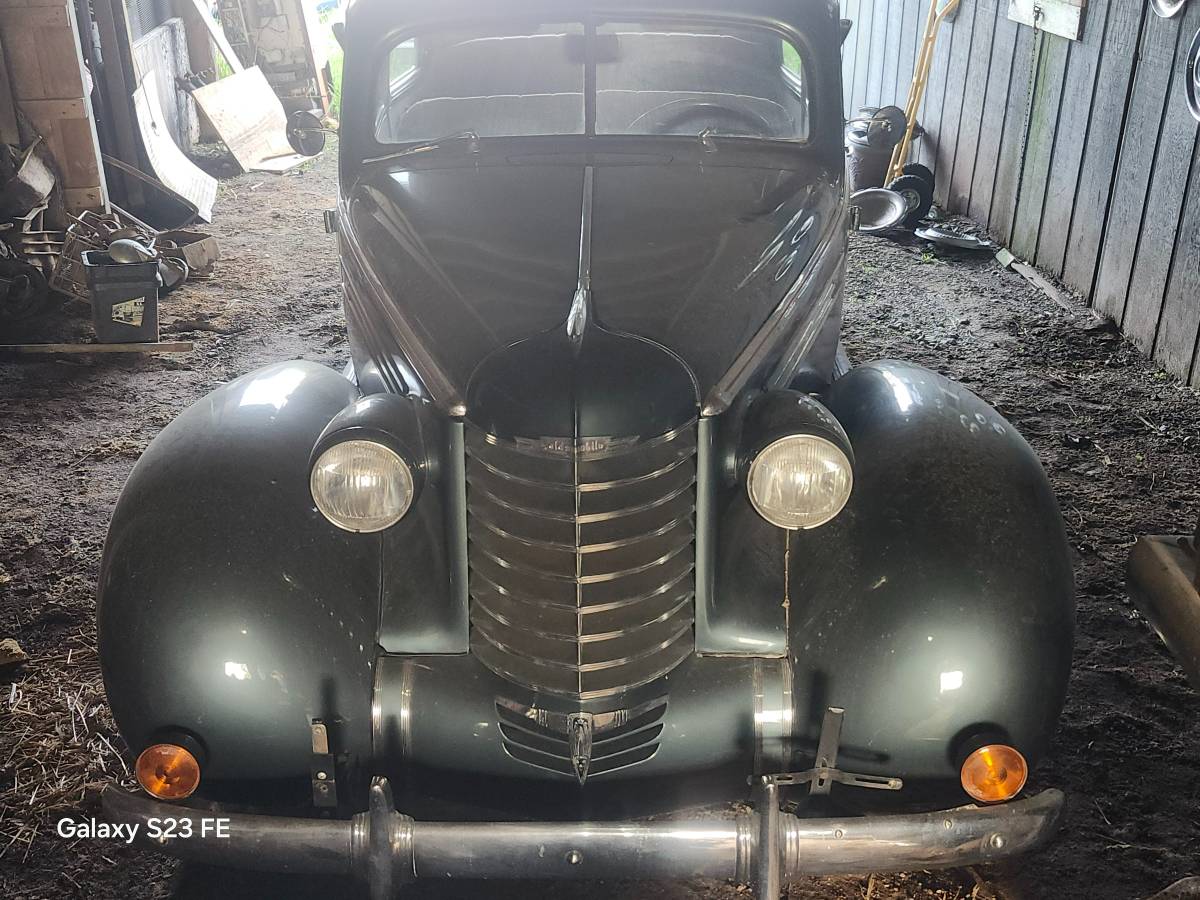 Oldsmobile-f3-dr.-coupe-1937-grey-14