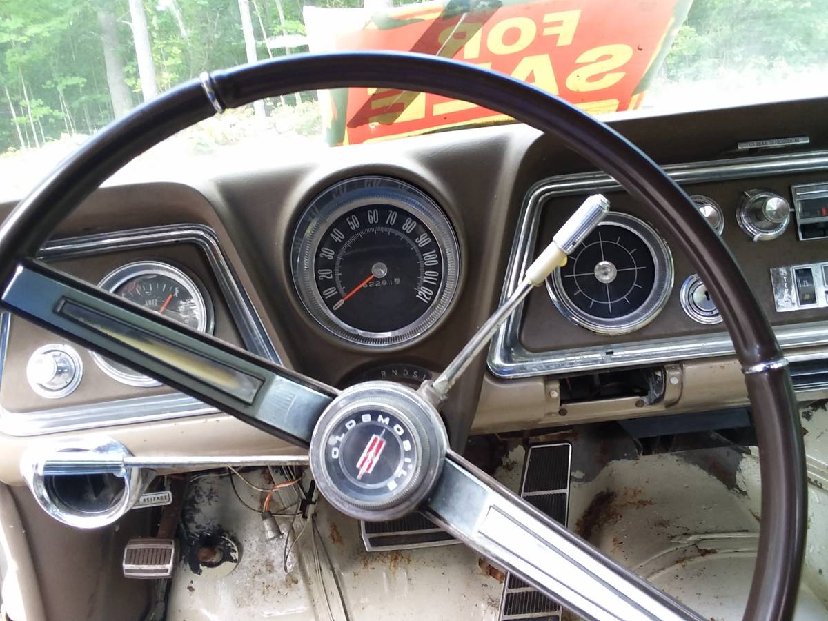 Oldsmobile-jetstar-88-holiday-edition-1966-4