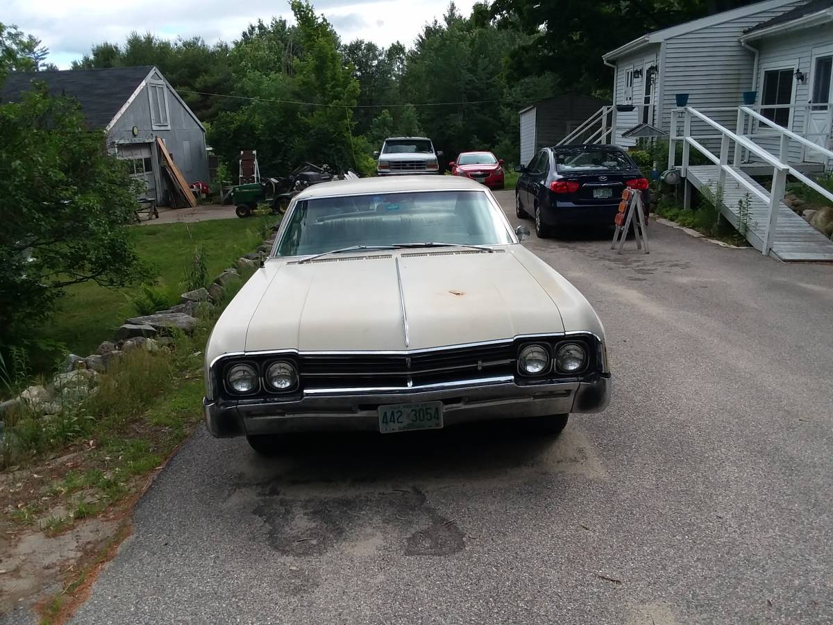 Oldsmobile-jetstar-88-holiday-edition-1966