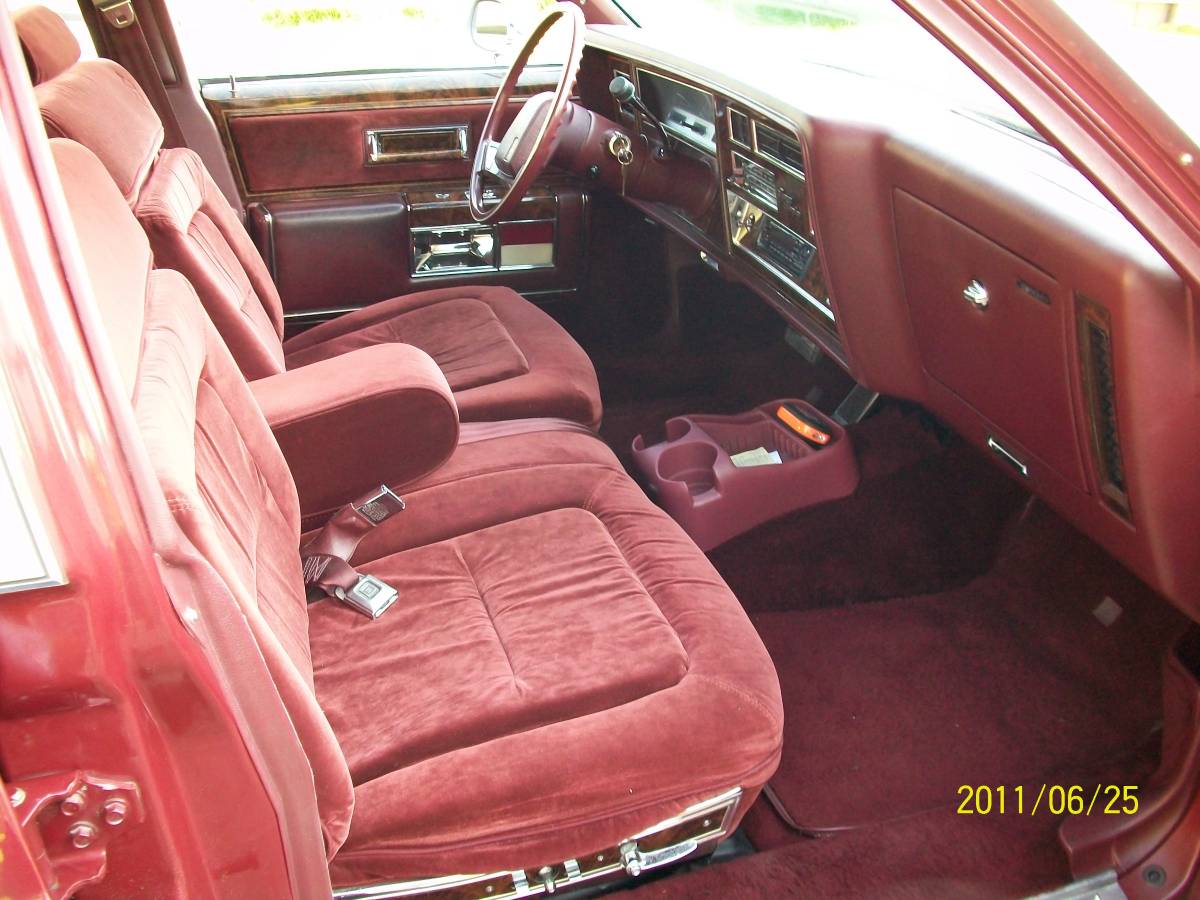 Oldsmobile-ninety-eight-98-brougham-1983-red-1