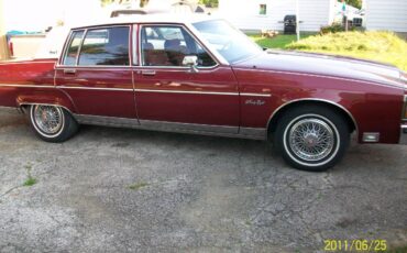 Oldsmobile-ninety-eight-98-brougham-1983-red-7