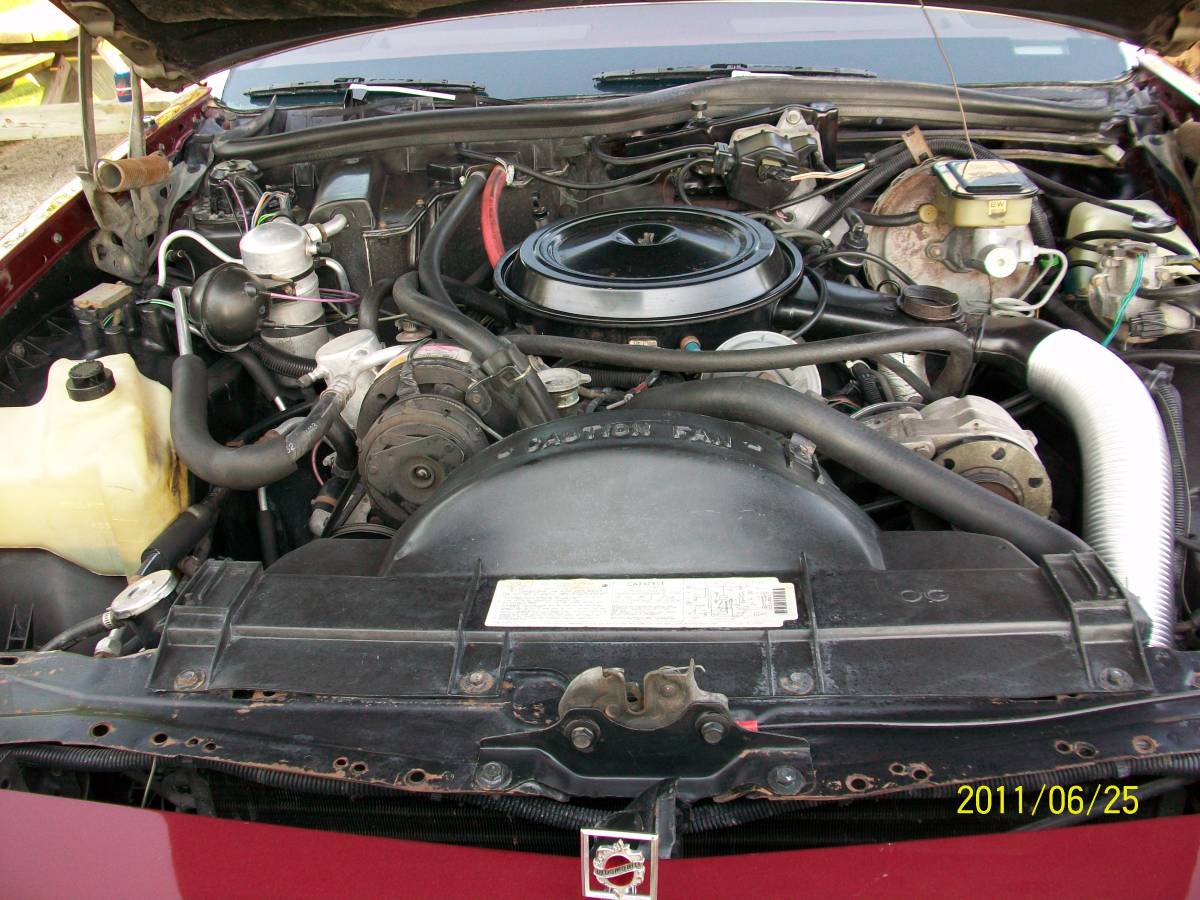 Oldsmobile-ninety-eight-98-brougham-1983-red-8
