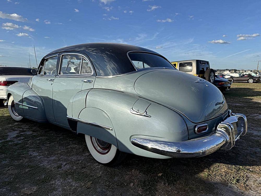 Oldsmobile-ninetyeight-1946-blue-15