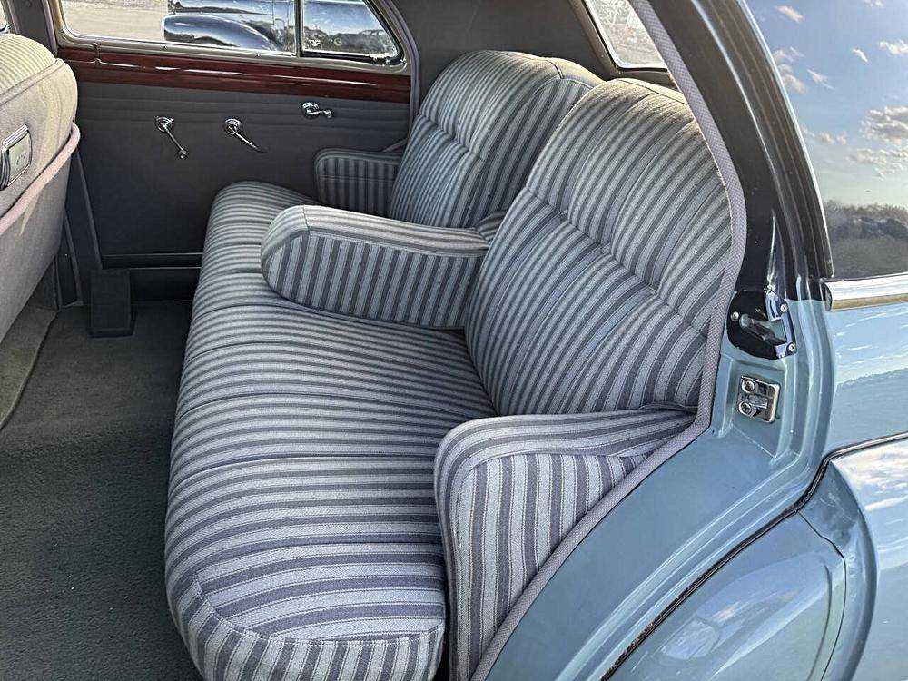 Oldsmobile-ninetyeight-1946-blue-20