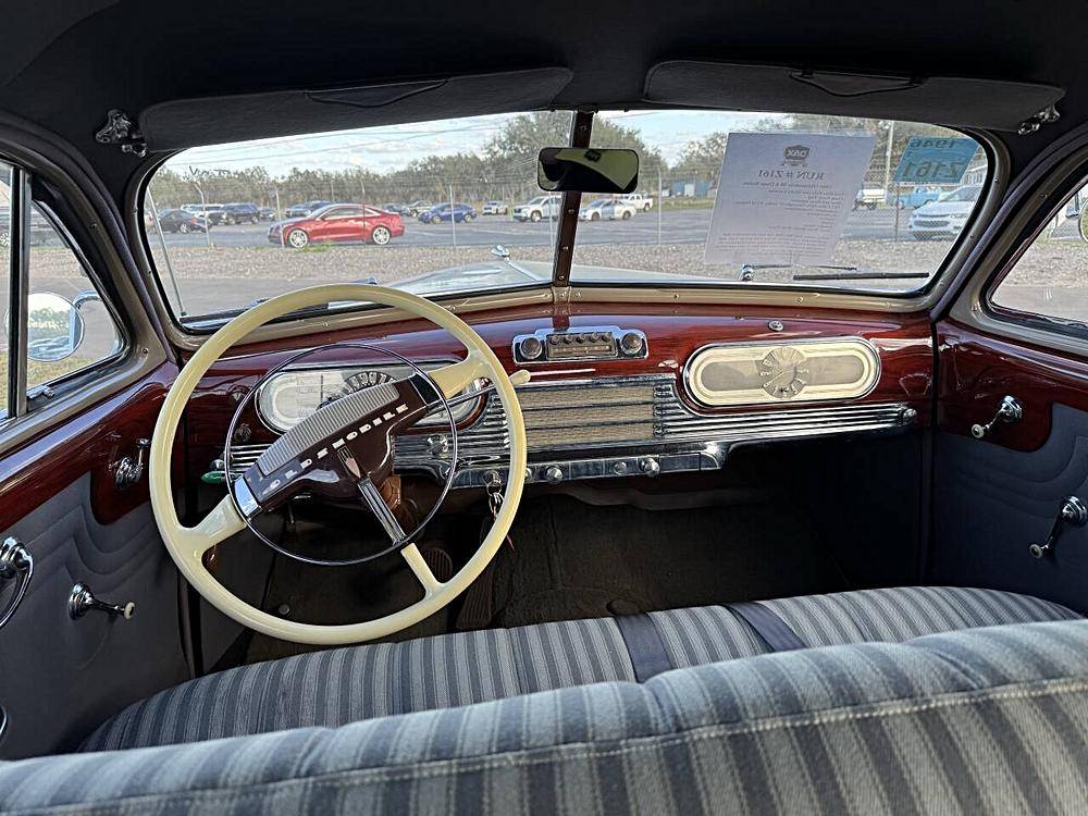 Oldsmobile-ninetyeight-1946-blue-22