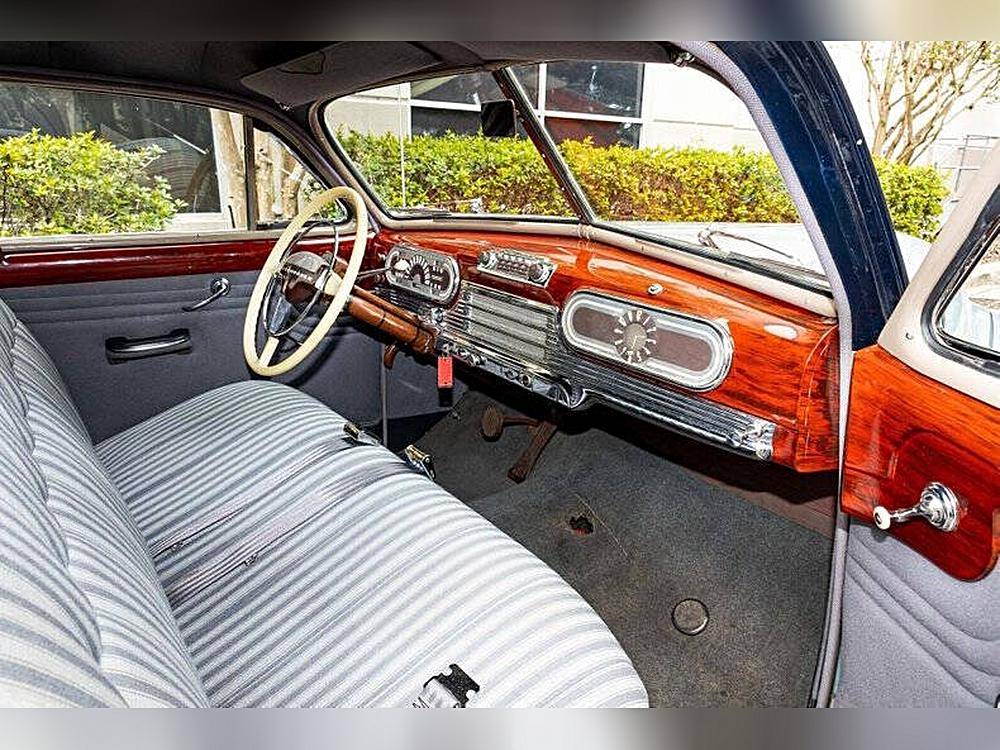 Oldsmobile-ninetyeight-1946-blue-5