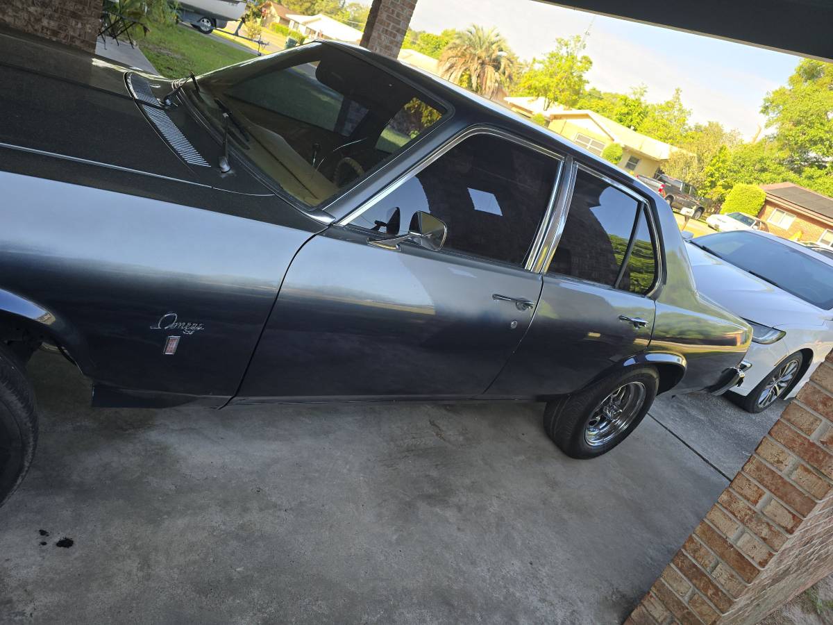 Oldsmobile-omega-1976-grey-2