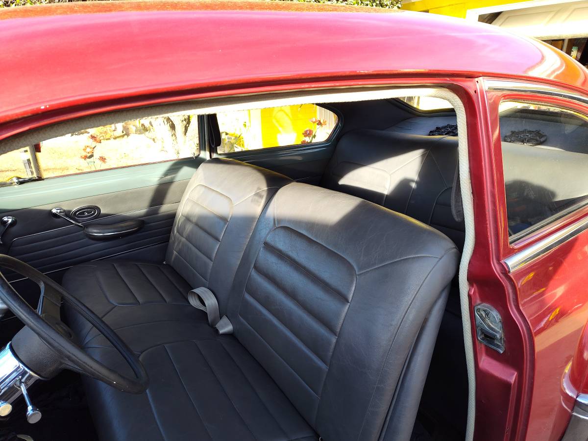 Oldsmobile-series-76-1949-red-9