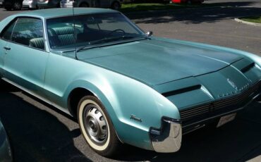 Oldsmobile-toronado-1966-green-1